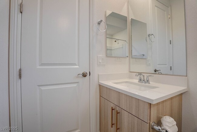 Building Photo - 230 Carmel Sky St