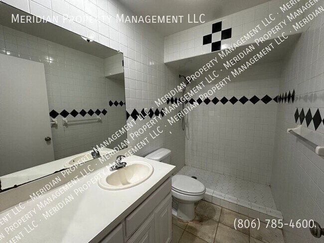 Building Photo - 2003 32nd-A