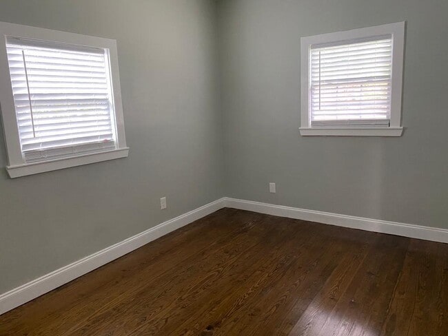 Building Photo - 679 Jones Ave NW