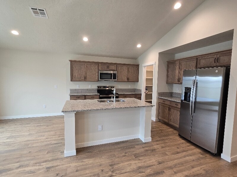 Building Photo - 323 Omphale St W