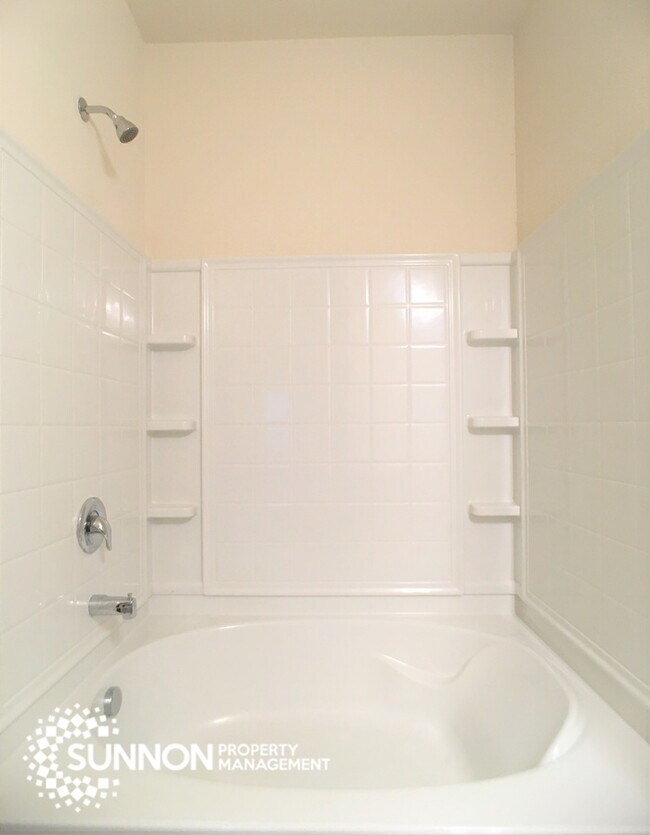 Building Photo - Beautiful 3BR 2BA Ranch with Backyard Oasis