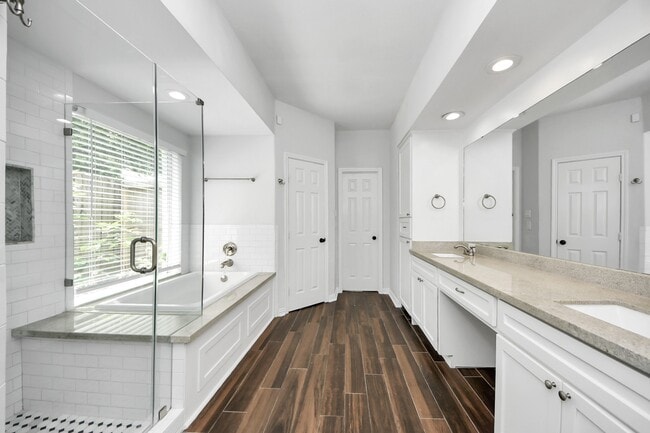 Building Photo - 5310 Oak Cove Dr