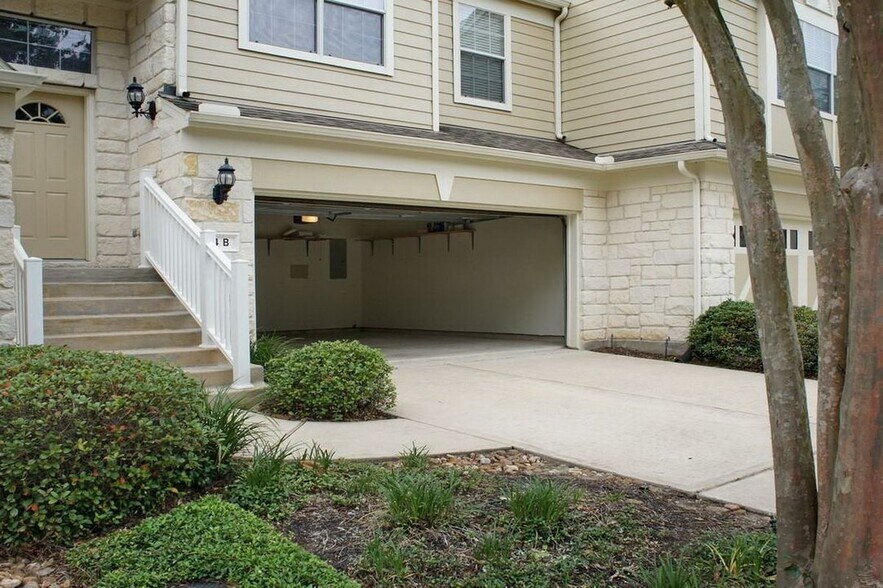 Building Photo - 13600 Breton Ridge St