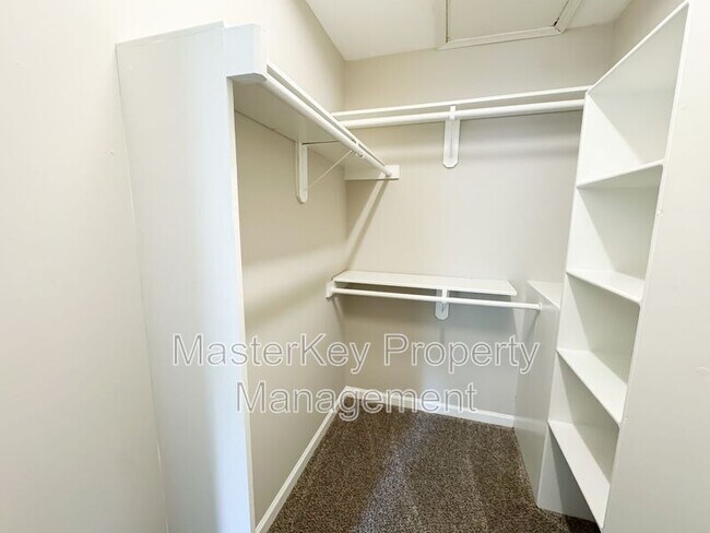 Building Photo - 2816 Isabella Dr