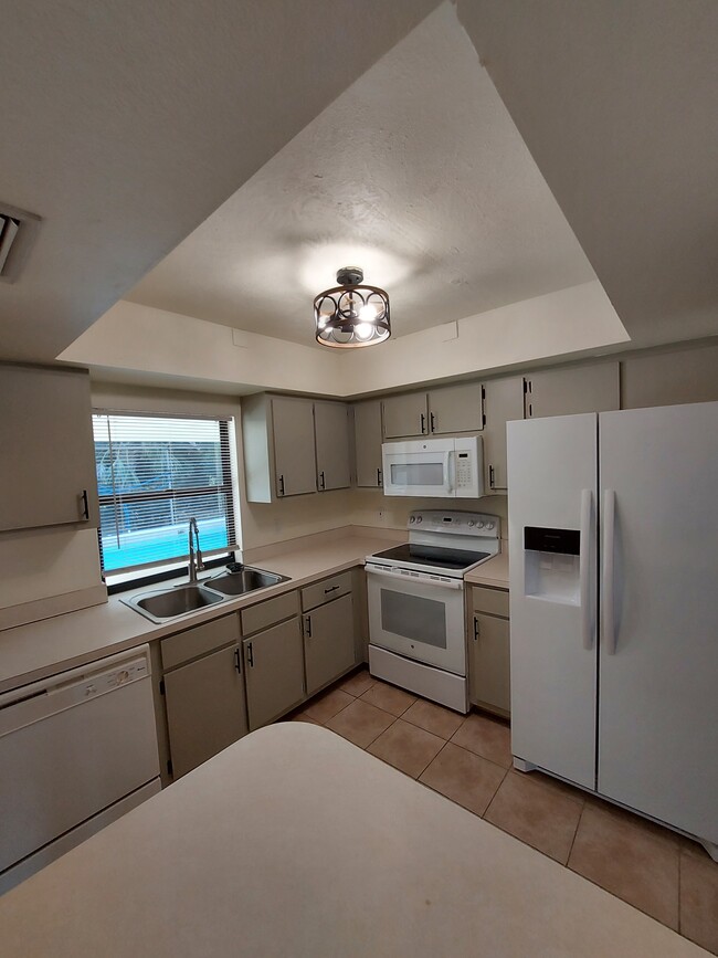 Building Photo - 801 SW 10th Pl