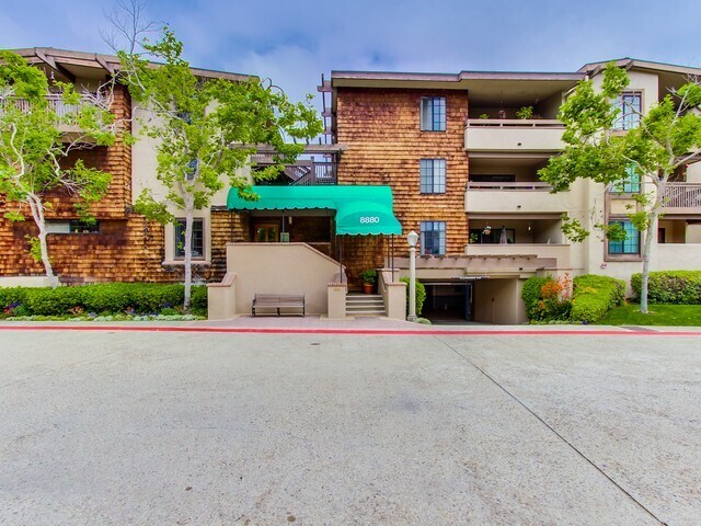Building Photo - 8860 Villa La Jolla Dr