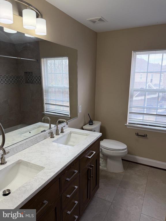 Building Photo - 13580 Den Hollow Ct