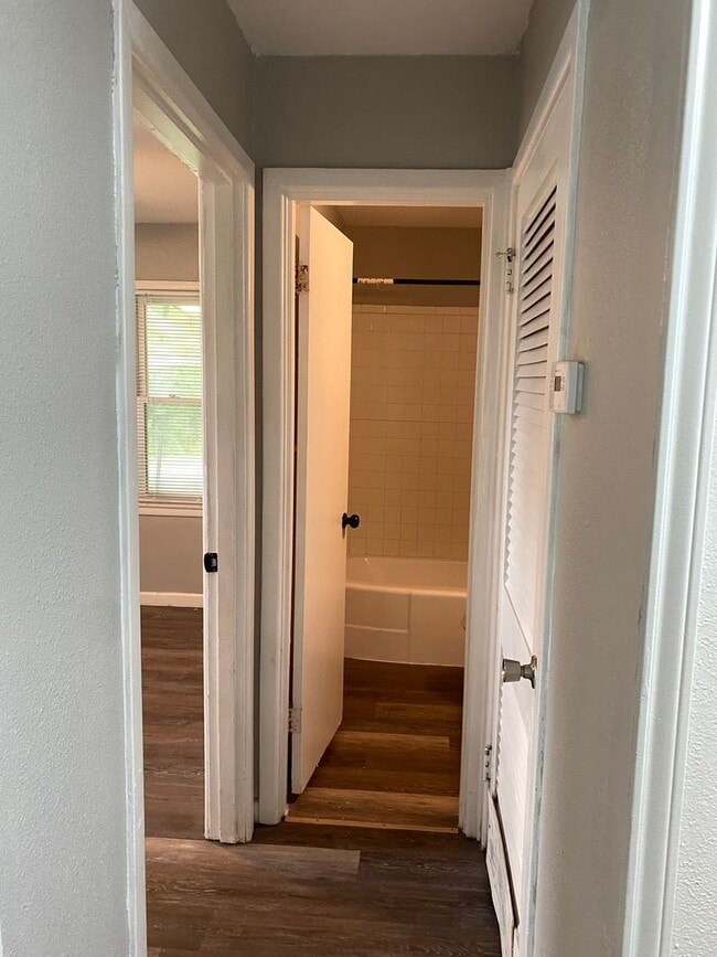 Building Photo - 3 bed, 1 bath, carport