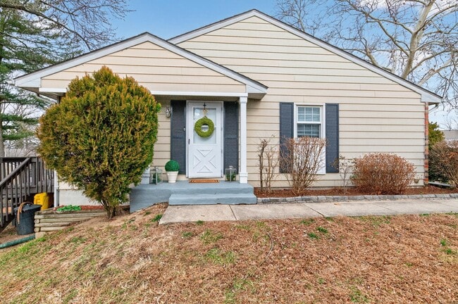 Building Photo - 462 Worthington Rd