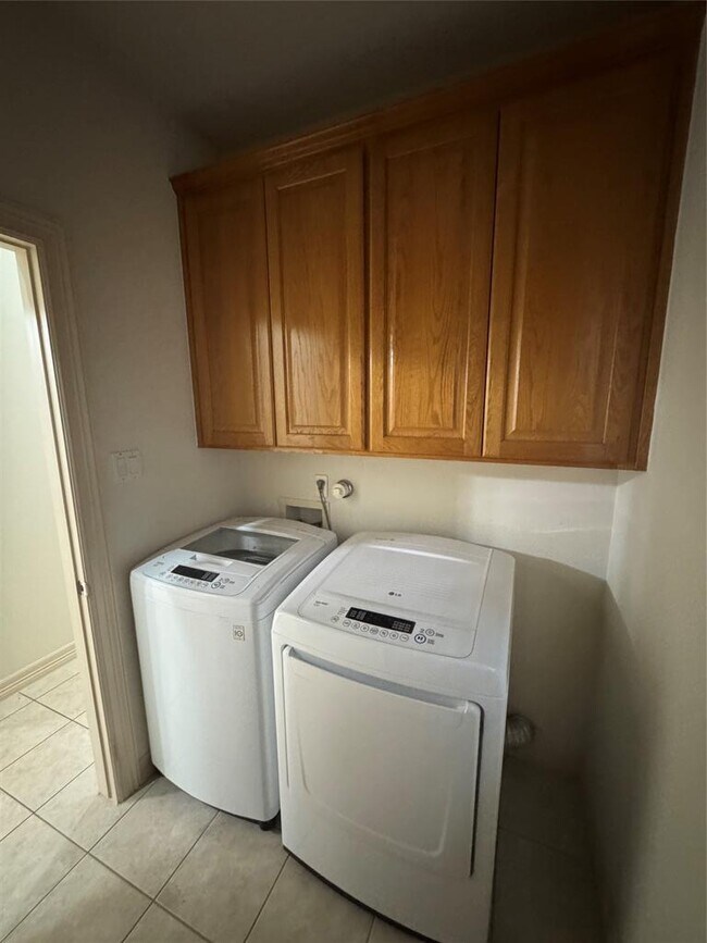 Building Photo - 13700 Madrone Mountain Way