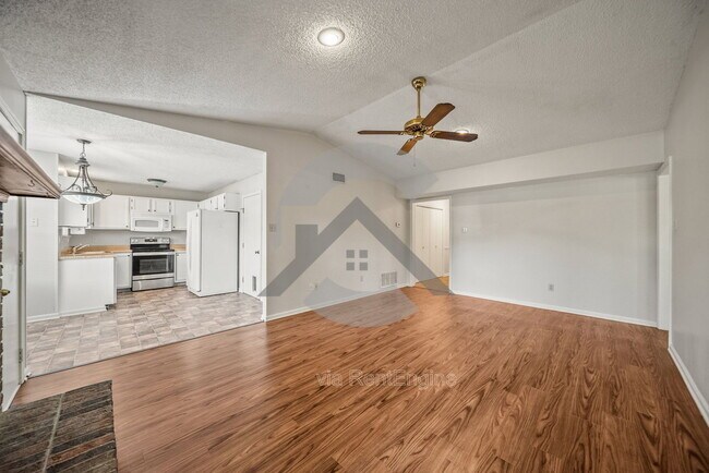 Building Photo - 9 Point W Cir