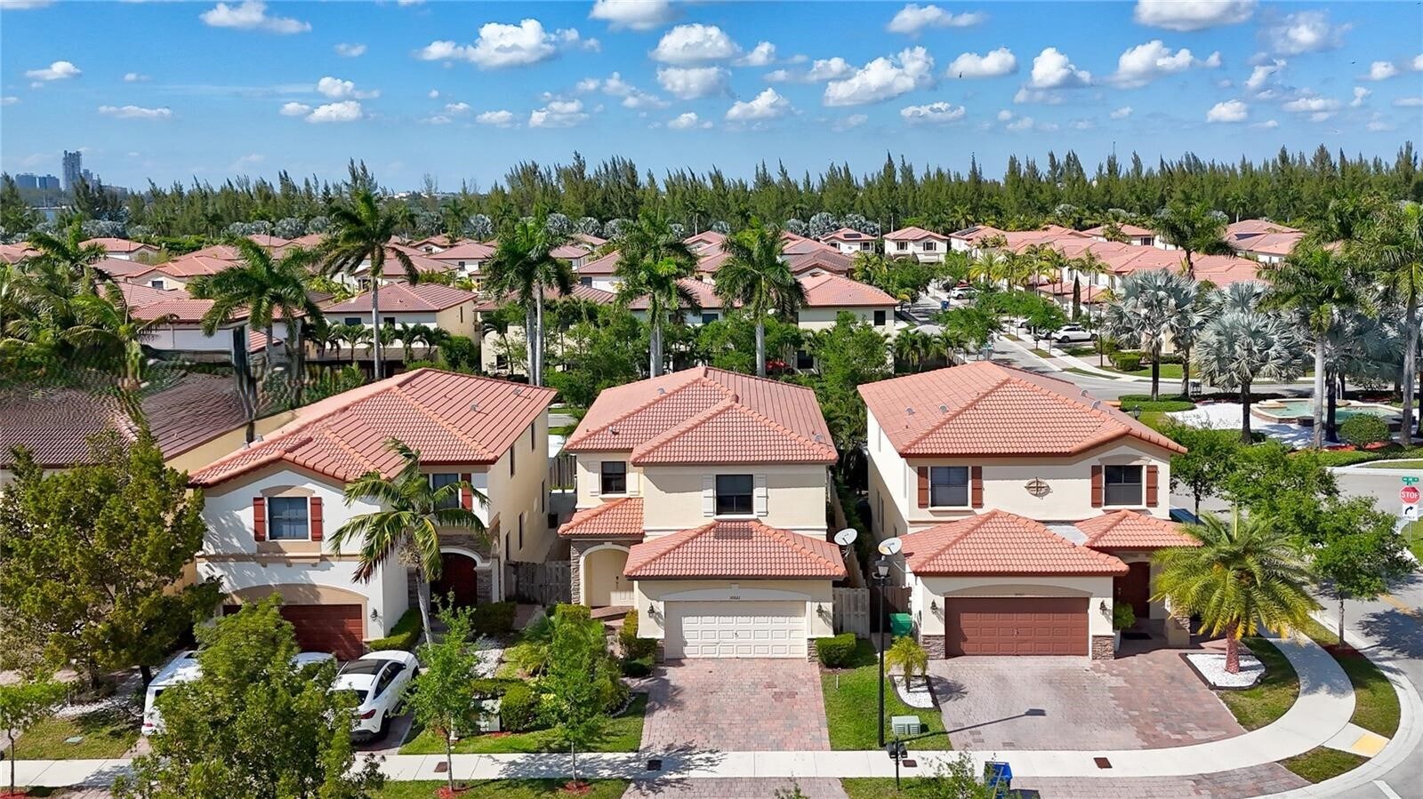 Building Photo - 10021 NW 87th Ter