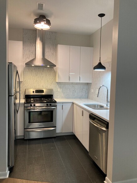 Kitchen - 1928 N Kedzie Ave