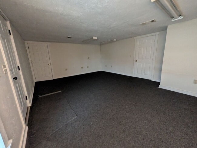 Building Photo - 1020 N Main St