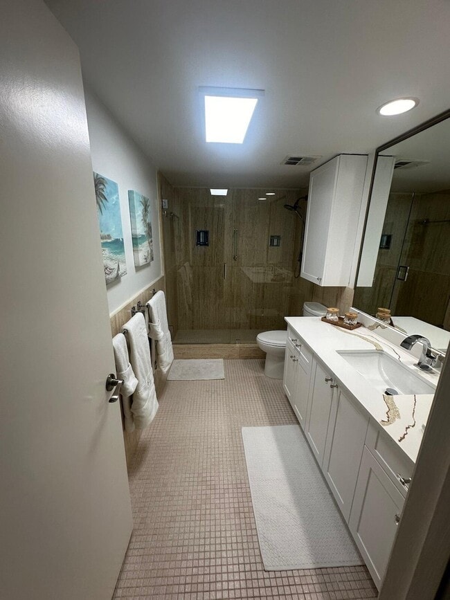 Building Photo - 2066 N Ocean Blvd