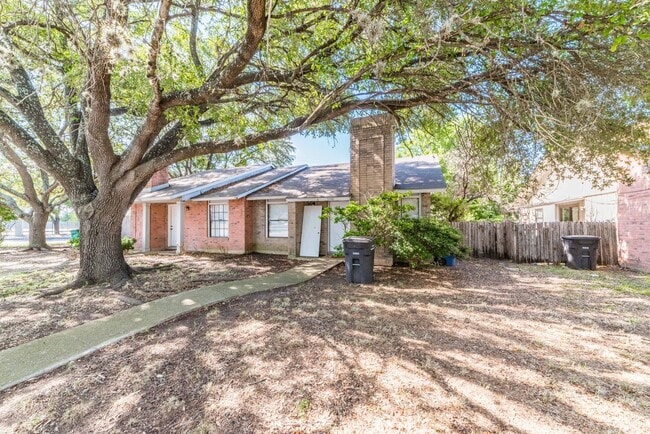 Building Photo - 2-BEDROOM DUPLEX