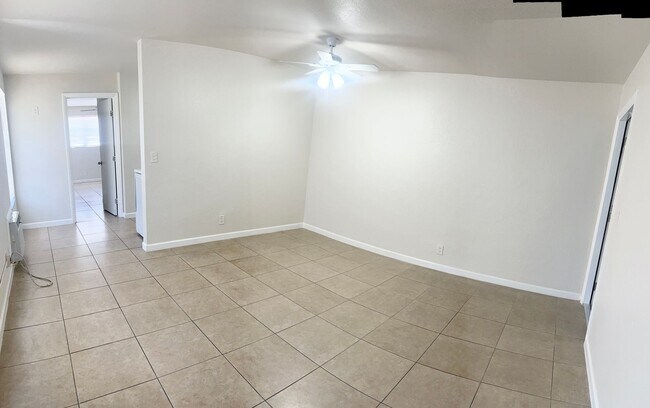 Building Photo - LARGE NEWLY RENOVATED APARTMENTS  Application fee is waived during move in