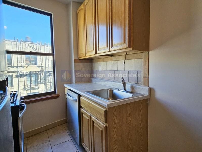 Building Photo - 86 Haven Ave