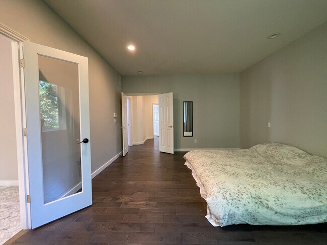 Building Photo - Custom Traditional Home in Montreux Neighborhood 3Bd/2Ba Home with 3 Car Garage!! Close to Cedar ...