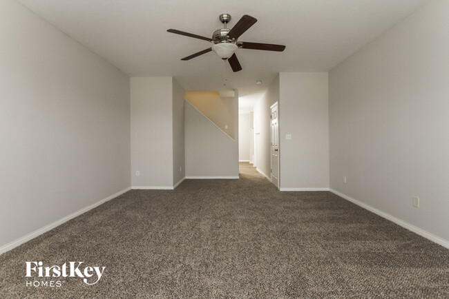 Building Photo - 6403 Pemboke Ct