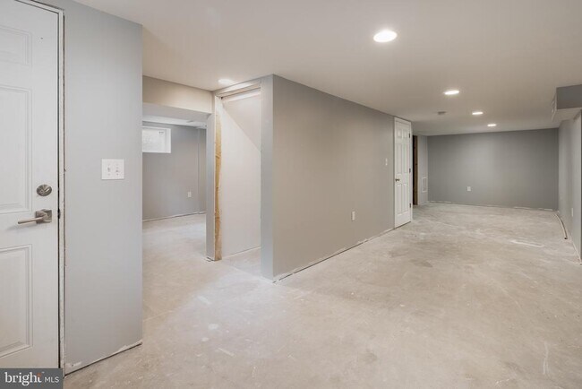 Building Photo - 1600 13th St S
