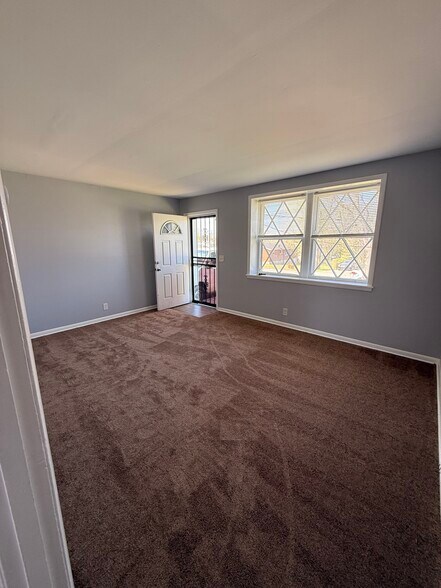 Building Photo - 3306 Stockdale Ln