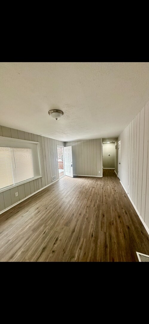 Building Photo - Cute Three bedroom house available Now!!!!