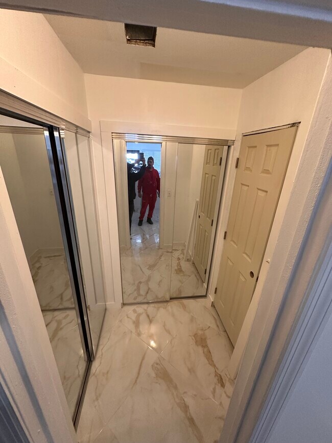 Building Photo - 127 Surfside Plz