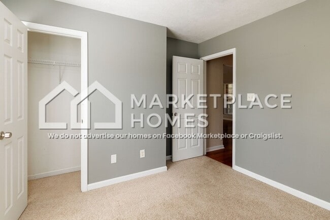 Building Photo - 512 Marble Falls
