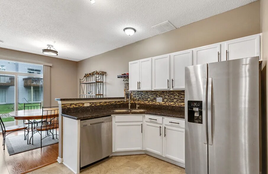 Building Photo - 5100 Holly Ln N