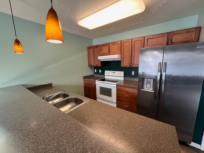 Building Photo - 3905 Thompson Ave