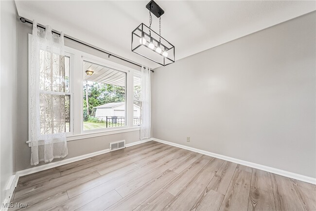Building Photo - 24111 Edgehill Dr