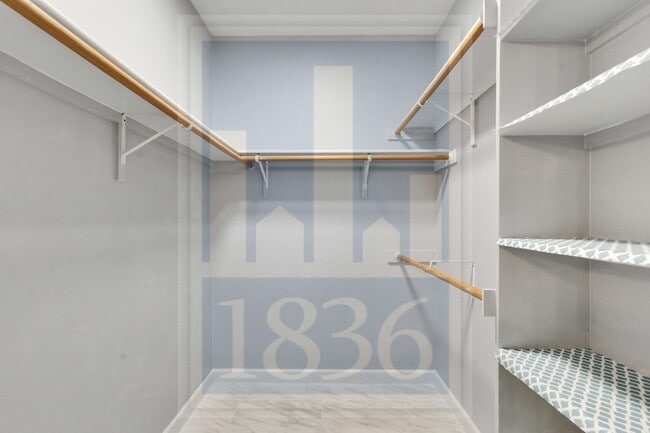 Building Photo - 1204 Thackeray Ln