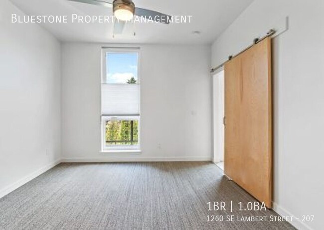 Building Photo - One Bedroom in the Heart of Sellwood Neigh...