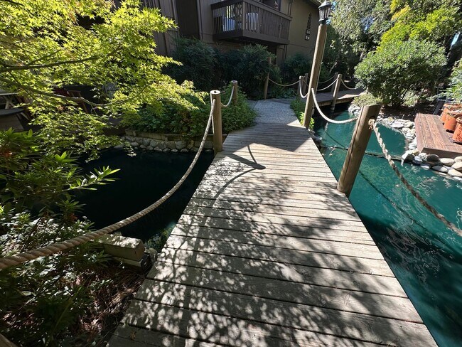 Building Photo - Cute and Cozy 1 Bedroom Condo in Gated Tim...