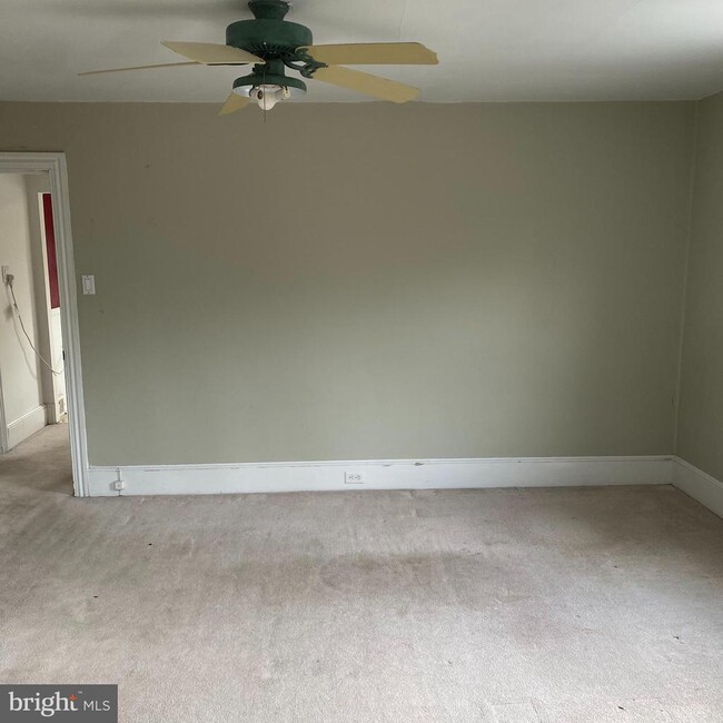 Building Photo - 328 S Broadway