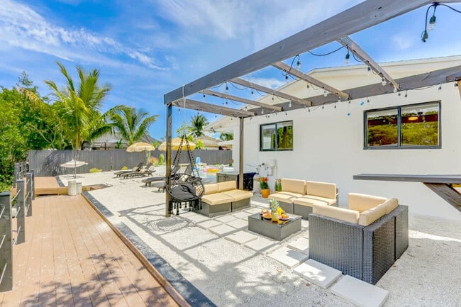 Building Photo - 2325 NE 195th St