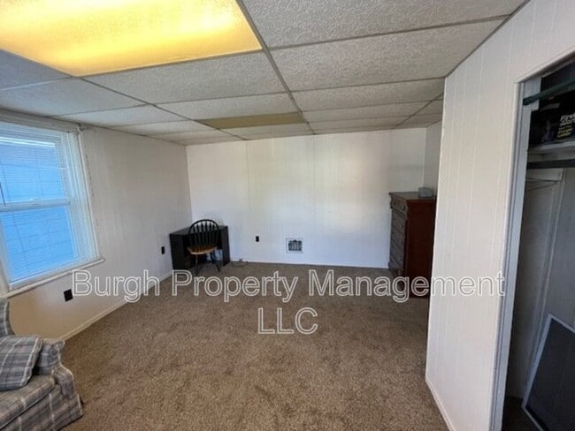 Building Photo - 302 S 11th St