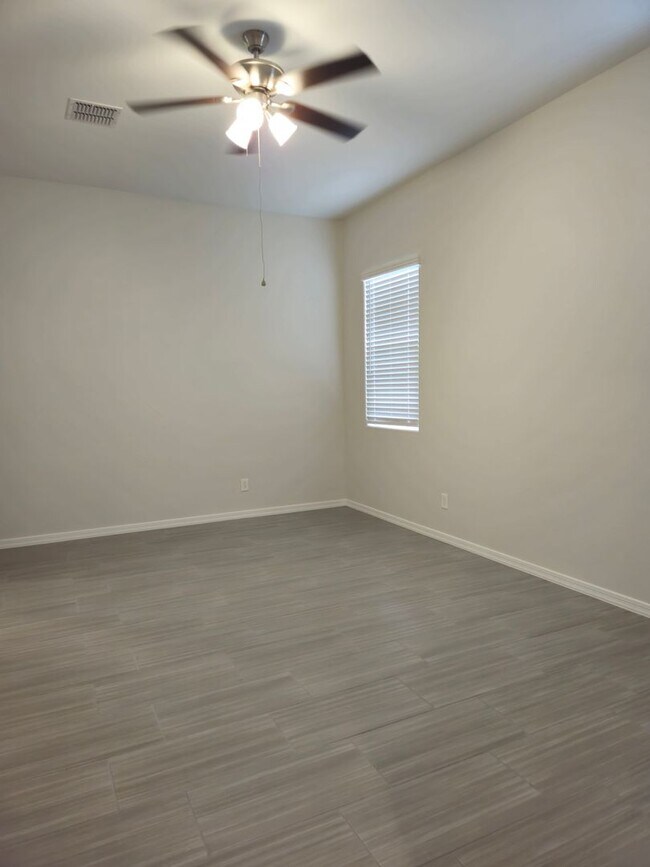Building Photo - Beautiful 4 Bedroom 3 Bath Home in Gated C...