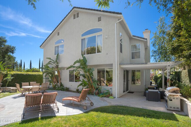 Building Photo - 1004 Lambourne Pl