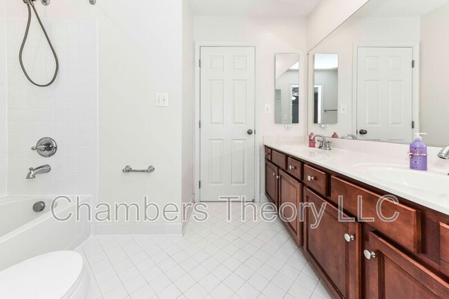 Building Photo - 25798 S Village Dr