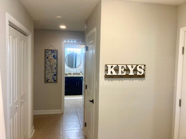 Building Photo - Furnished condo with dock!