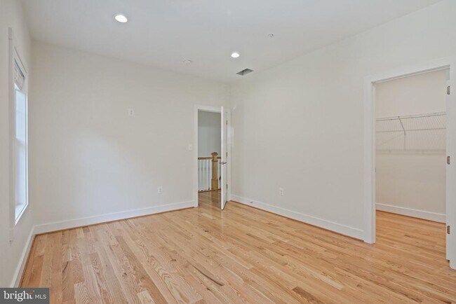 Building Photo - 922 Waterview Dr