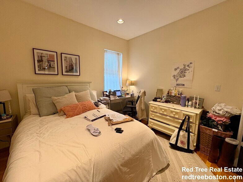 Building Photo - 1801 Beacon St