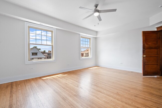 Building Photo - 4541 S Forrestville Ave