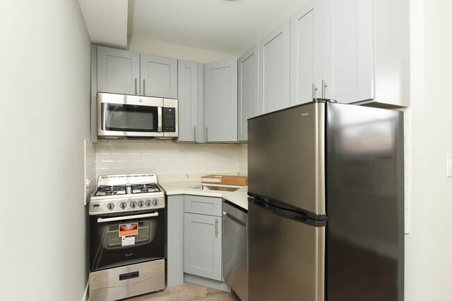 Building Photo - 508 W Belmont Ave