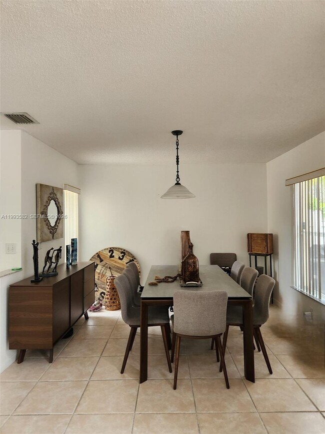 Building Photo - 925 Opal Terrace