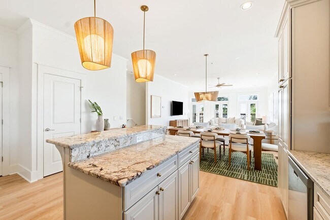 Building Photo - 22022 Front Beach Rd