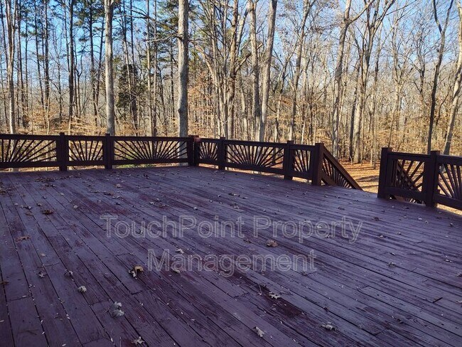 Building Photo - 224 Raintree Dr