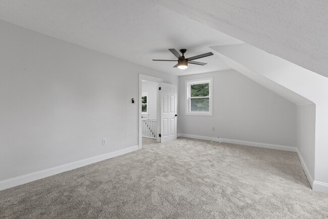 Building Photo - 392 Calderwood Ave